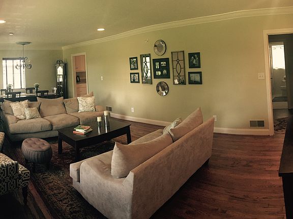 Living/dining room off entry