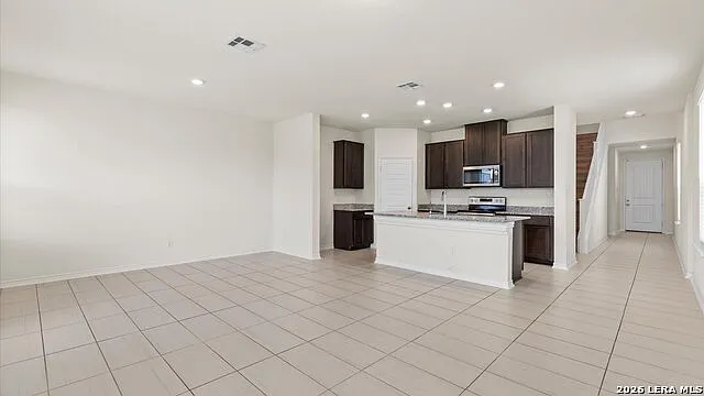 4 bed, 2.5 bath, 2529 sqft, $1,975 — Photo 3