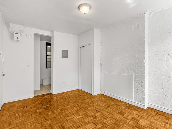 3rd image of 18 Cornelia St #2