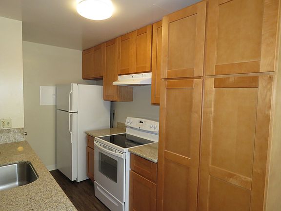 3rd image of 34800 Starling Dr APT 2