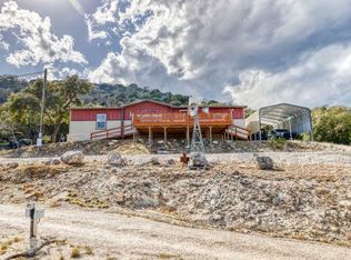 98 Middle Rd, Leakey, TX 78873
