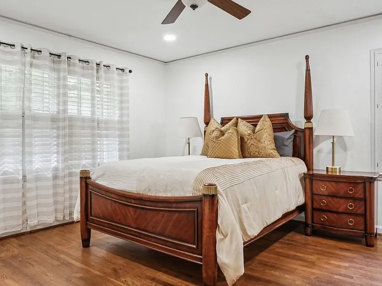 4379 Tree Haven Dr NE — Photo 3