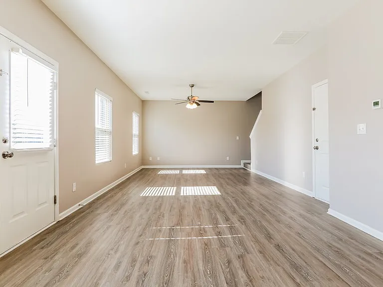 422 Renown Ct — Photo 6