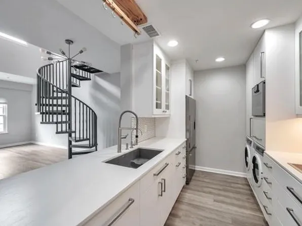 1074 Peachtree Walk NE Unit B504, Atlanta, GA 30309