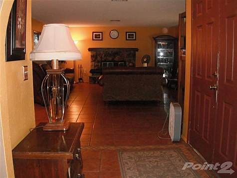 nice and spacious living room, double front entrance doors