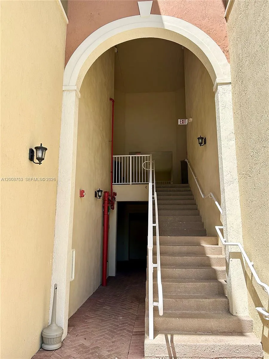 Building Photo - 10870 NW 88th Ter #225