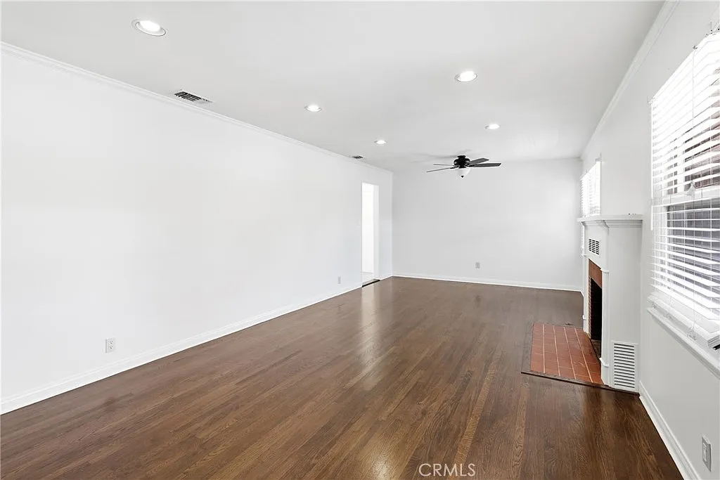 2 bed, 1.5 bath, 1218 sqft, $3,295 — Photo 4