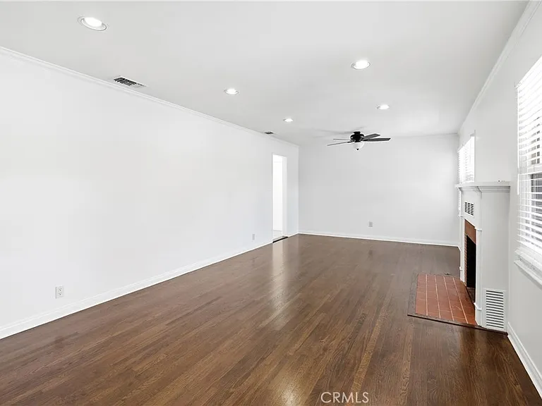 1415 E Walnut Ave — Photo 4