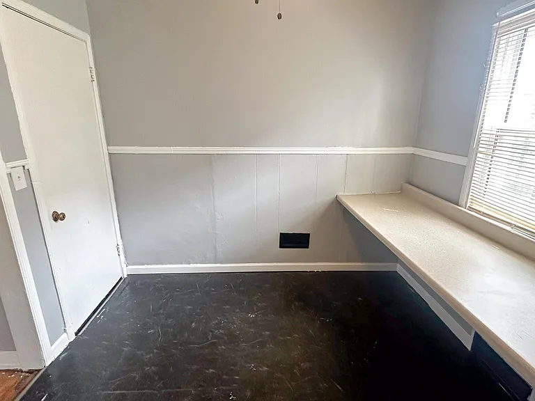 5142 Brooklyn Ave — Photo 10