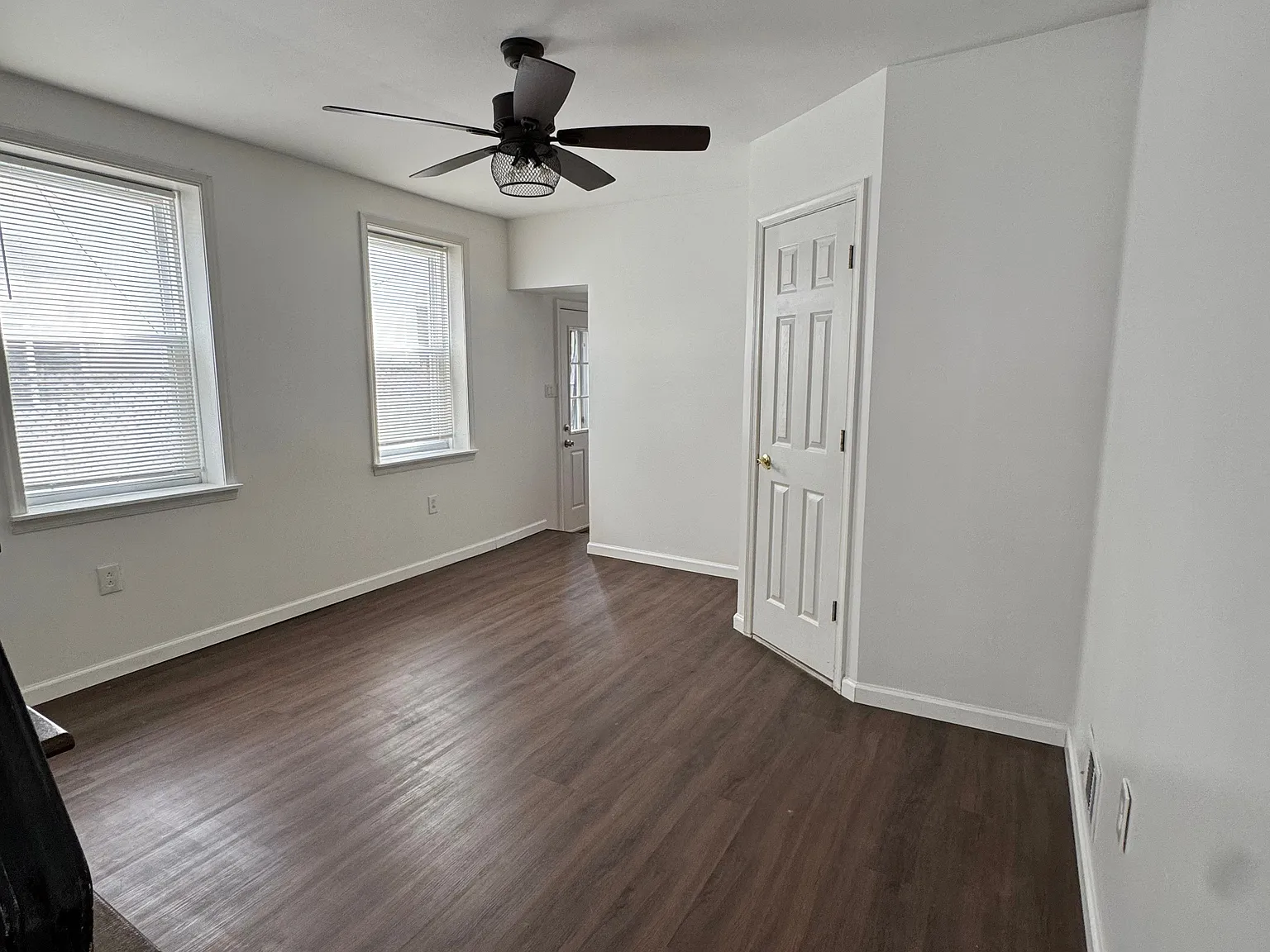 3 bed, 1.5 bath, 1723 sqft, $2,700 — Photo 3