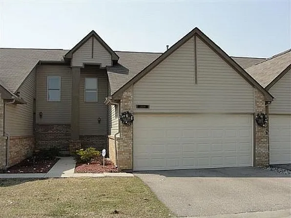 26091 Pinehurst, Warren, MI 48091