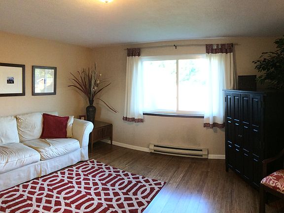 4th image of 3207 53rd Ave NE