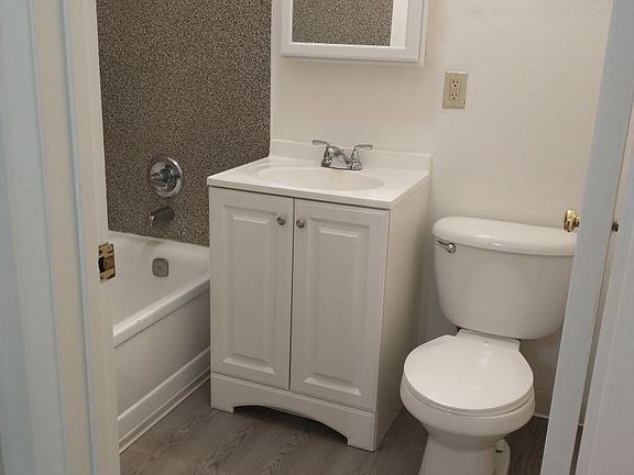 4th image of 2807 & 2813 Manor Dr #2807-5