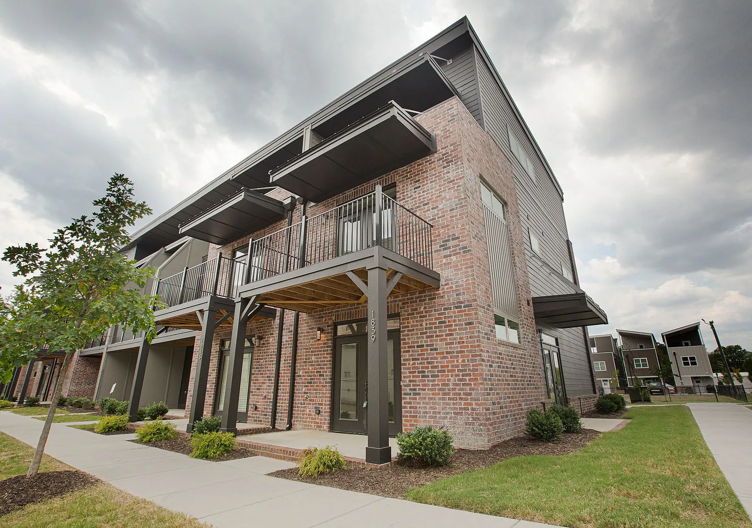 Slate Residences 1 | Modern Multifamily Living in Mill Town — Photo 3