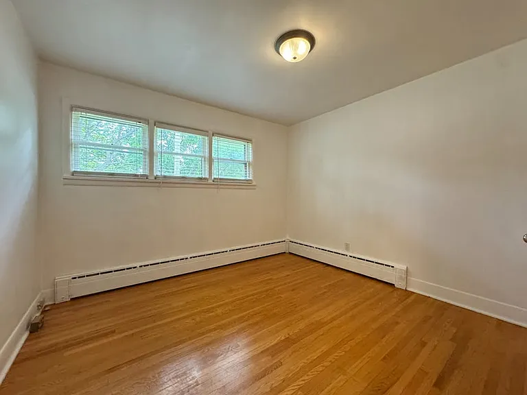 73 Eugenia St #UPPER LEVEL — Photo 18