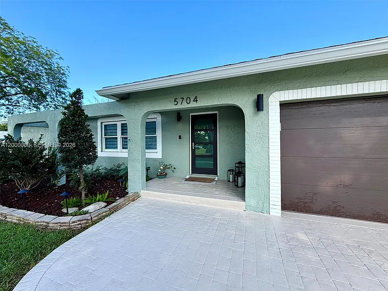 5704 SW 116th Ave — Photo 4
