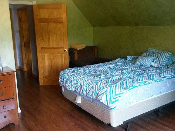 upstairs bedroom 1