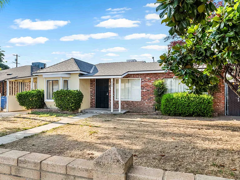 330 W Pinedale Ave — Photo 3
