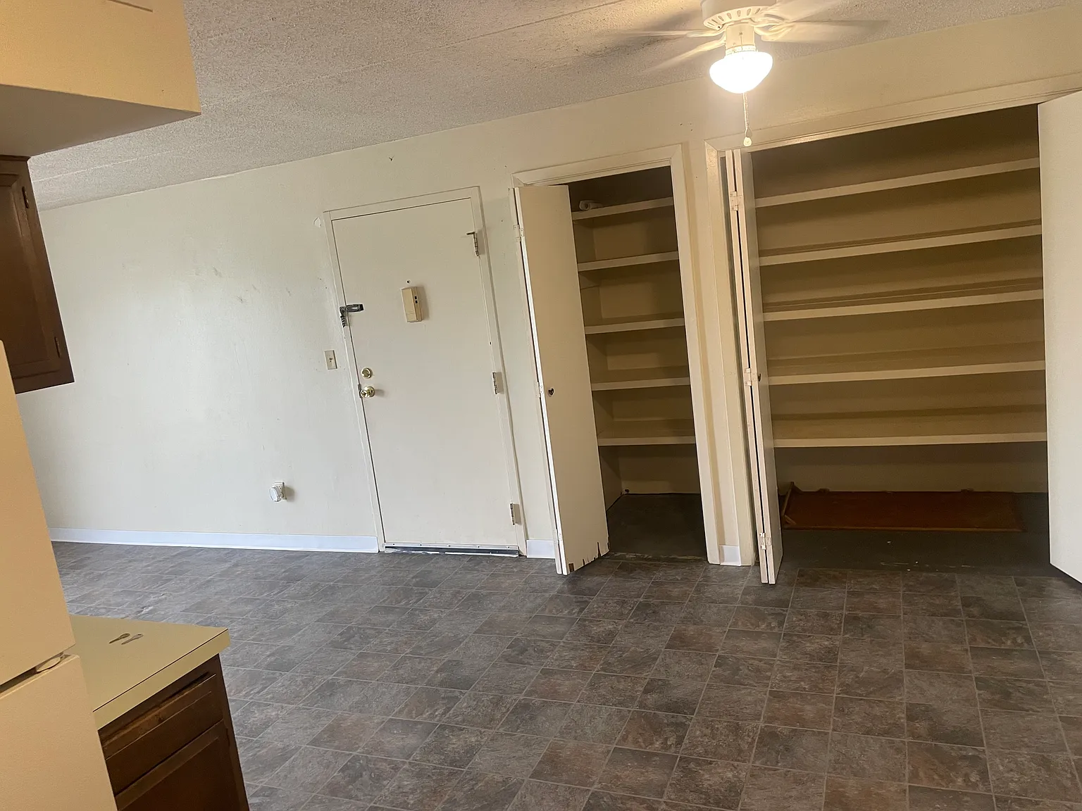 2 bed, $900 — Photo 2
