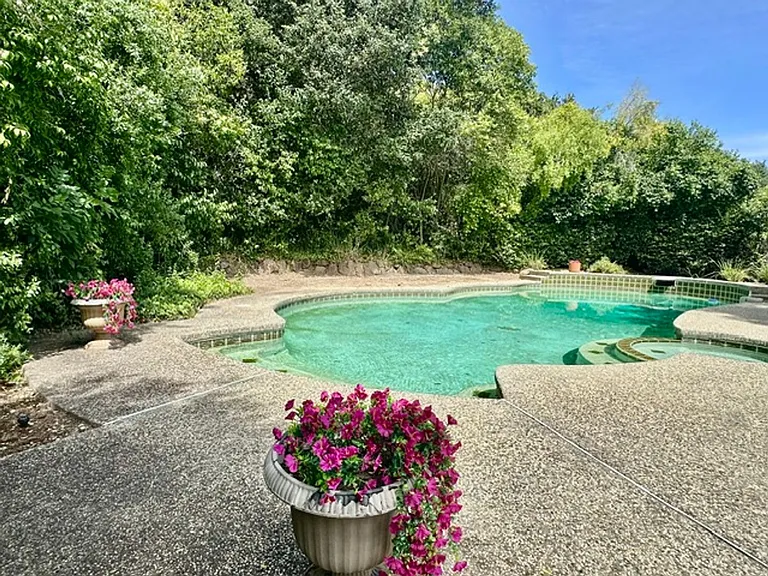 116 Granada Way — Photo 17