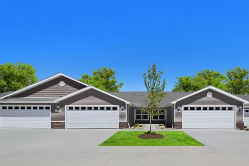 Apartments with Attached Garages - Redwood Vandalia
