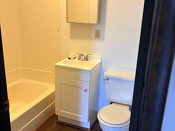 3rd image of 912 2nd St #2
