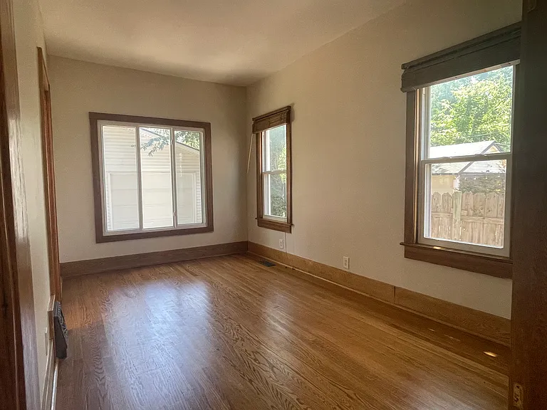 1042 N Amidon Ave — Photo 7