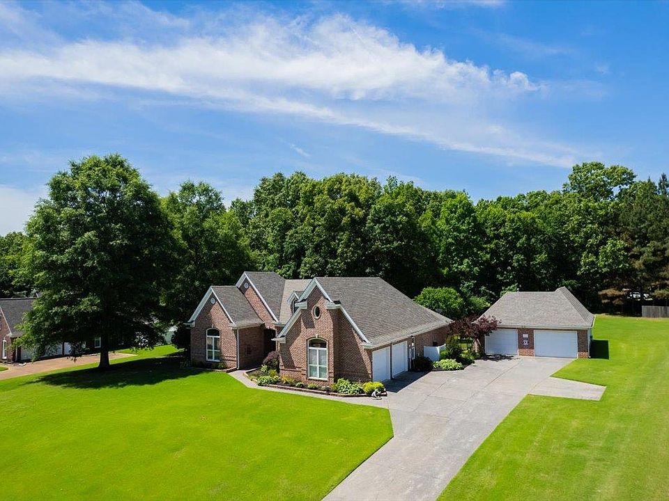 1st image of 275 Shady Oaks Dr