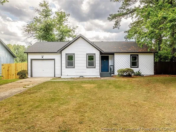 909 Whitcomb Dr, Fayetteville, NC 28311