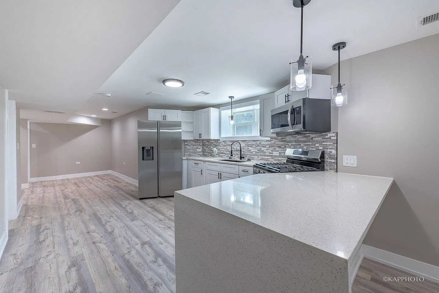 2 bed, 860 sqft, $1,925 — Photo 3