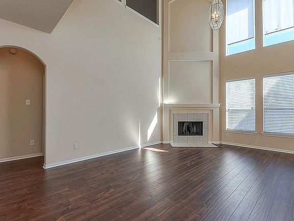 3rd image of 10146 Driftwood Park Dr