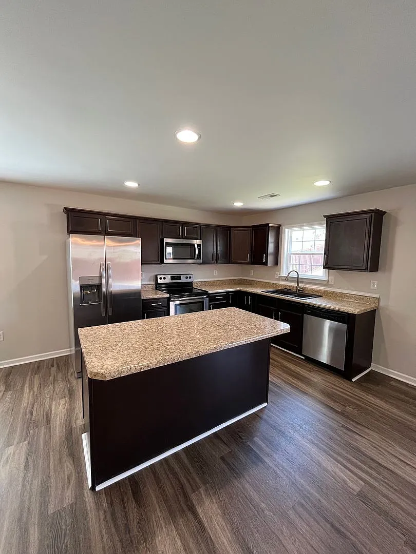 3 BR 2 1/2 Bath, Just a Short Distance to Swamp Rabbit and Downtown Greenville! — Photo 3