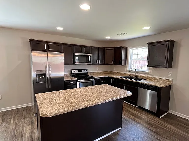 311 Glenlea Ln — Photo 3
