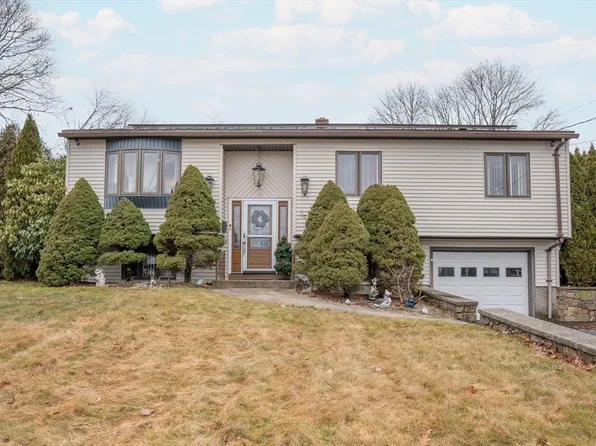 39 Paul Dr, Somerset, MA 02726