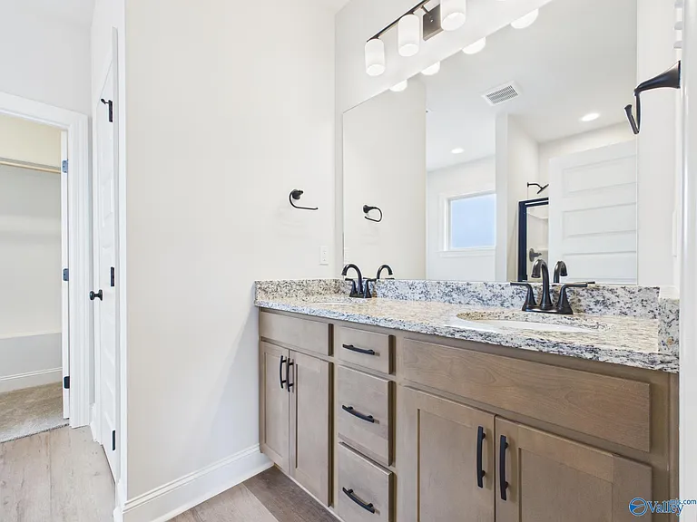 15573 Bees St — Photo 18