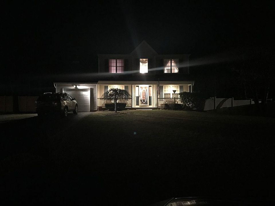 1st image of 5 Beach Plum Ln