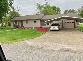 710 Smith St, Carmi, IL 62821