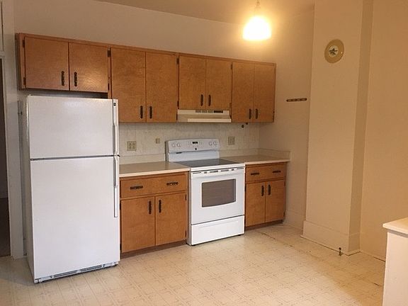 Spacious Kitchen 13X15