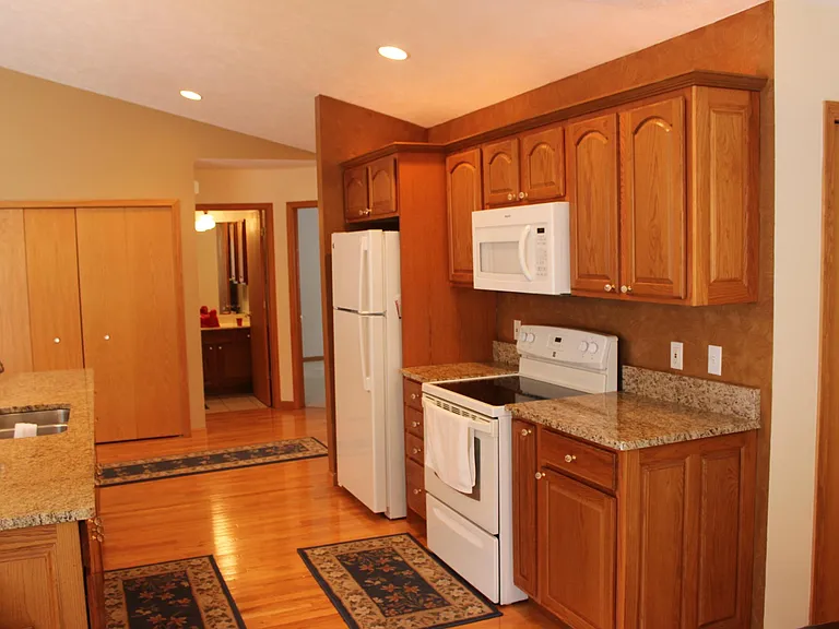 1695 Veterans Dr — Photo 6