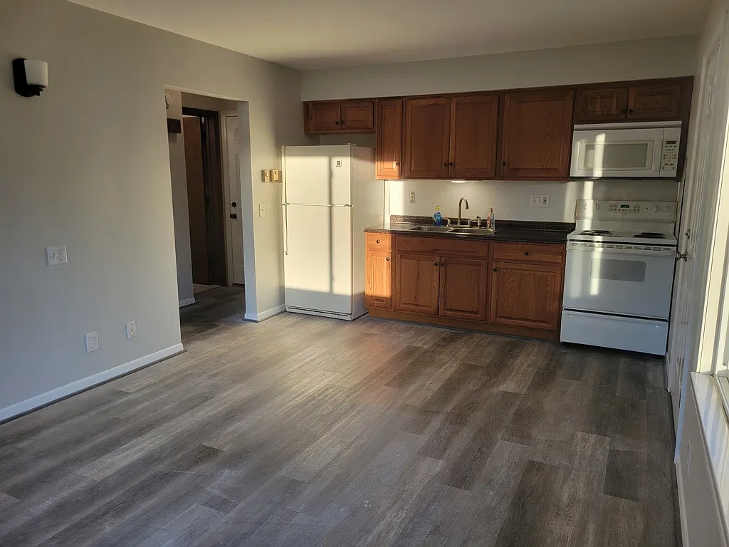 Cozy 1-Bedroom Apartment in Capac — Photo 2