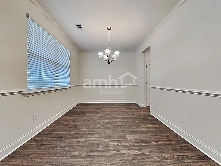 603 E Lionel Rd — Photo 8
