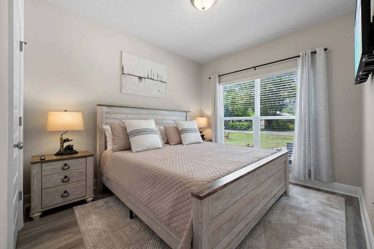 4 bed, 2.0 bath, 1797 sqft, $4,830 — Photo 3