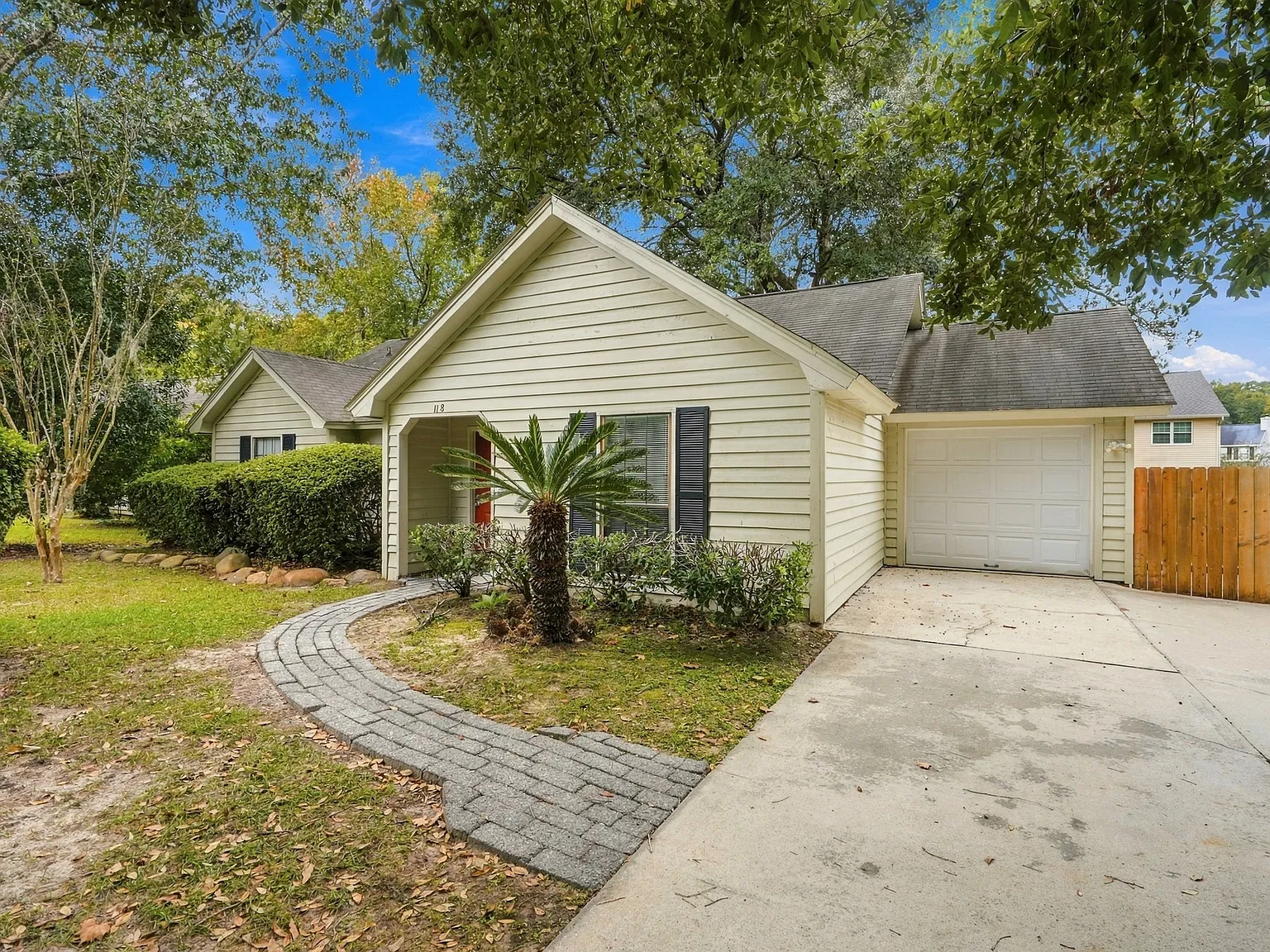 3 bed, 1355 sqft, $2,150 — Photo 2