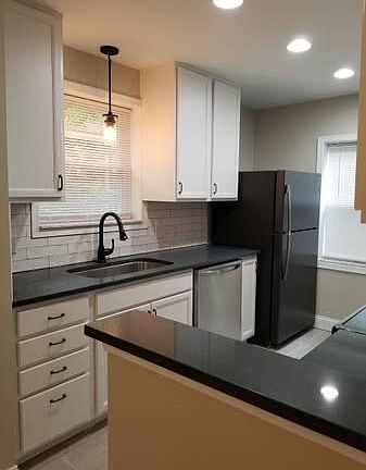 4th image of 5850 Kennedy Ave