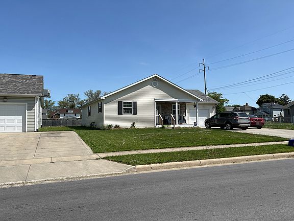 3rd image of 748 Woodrow Ave
