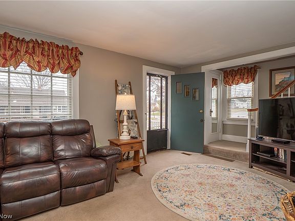 3rd image of 804 28th St NE