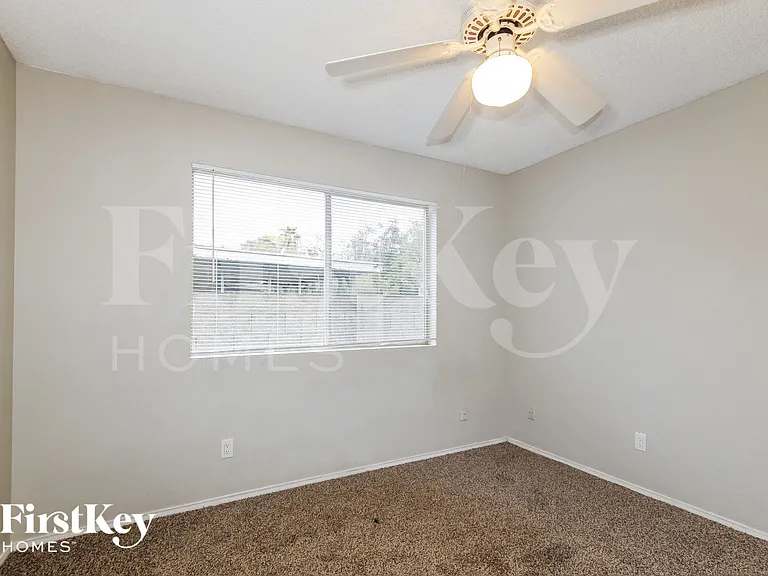 9047 N 48th Ave — Photo 10