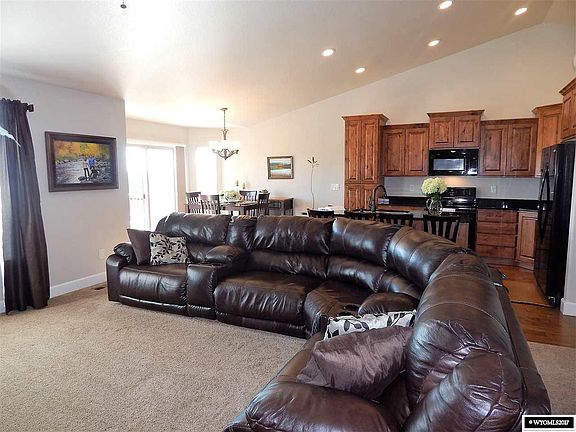 4th image of 951 Eagle Dr
