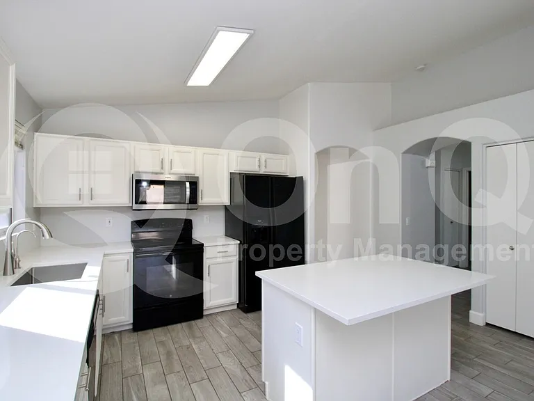 208 W Jasper Dr — Photo 4