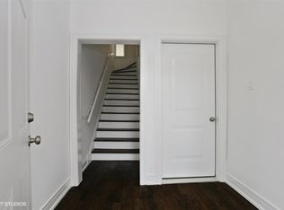 3033 W Walnut St APT 3, Chicago, IL 60612
